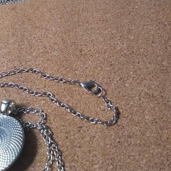 Day & Night Ying Yang Necklace - Picture 5 of 9